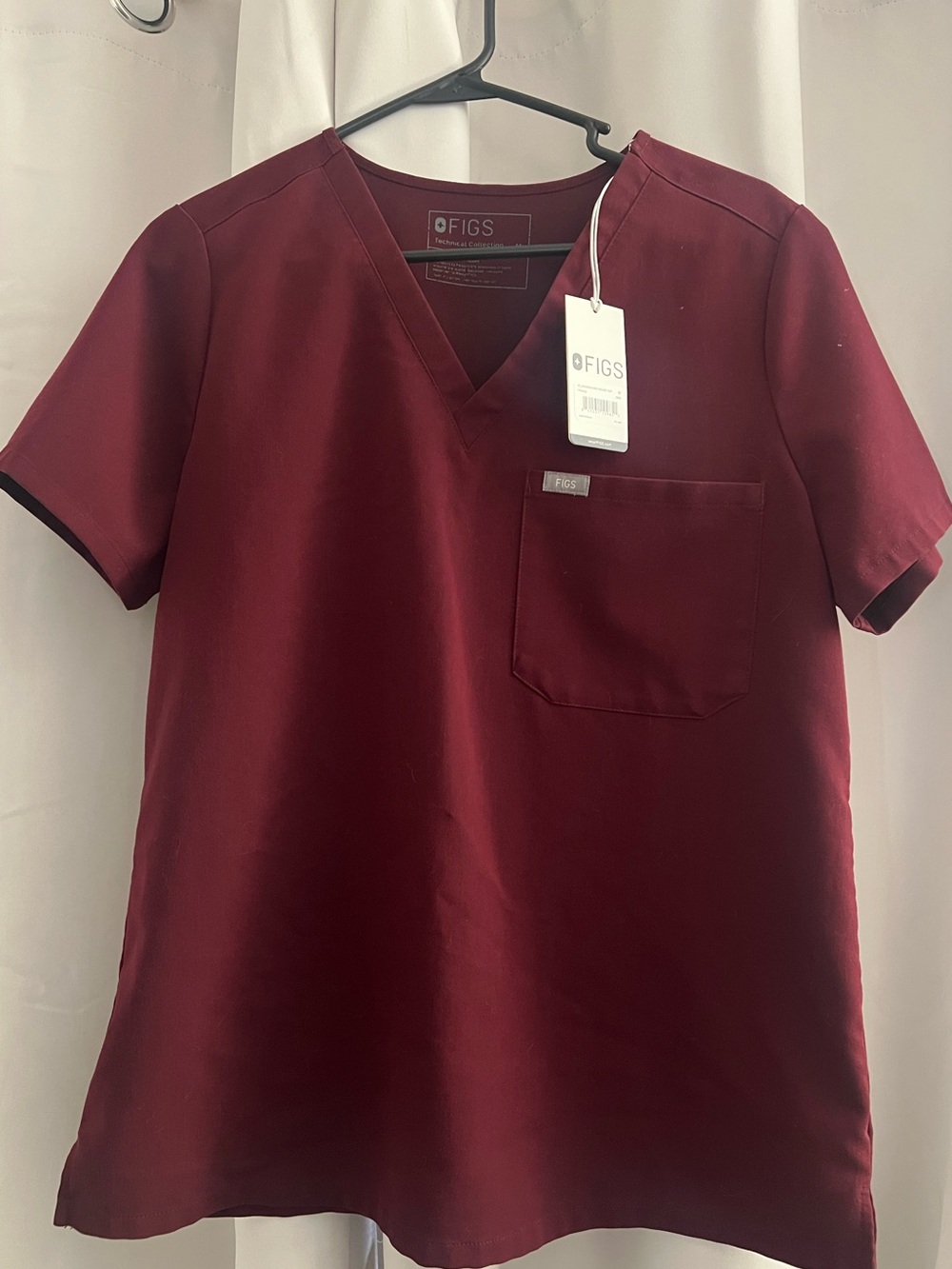FIGS women’s Caterina V-Neck Scrub Top - Burgundy Medium